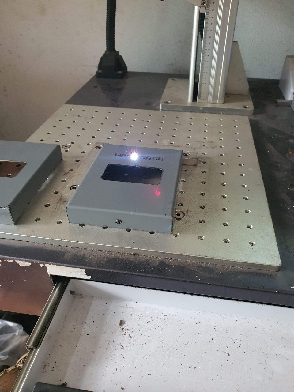 Khắc cắt laser kim loại 