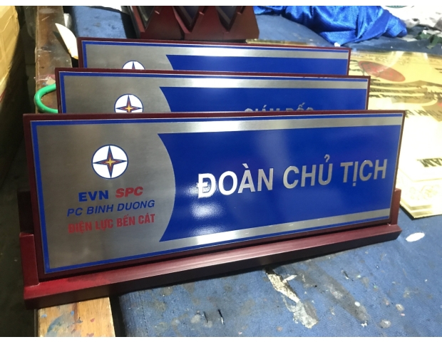 Bảng chức danh, kỷ niệm chương Inox ăn mòn